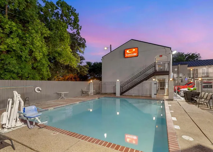 Econo Lodge Inn & Suites Near Lackland Afb