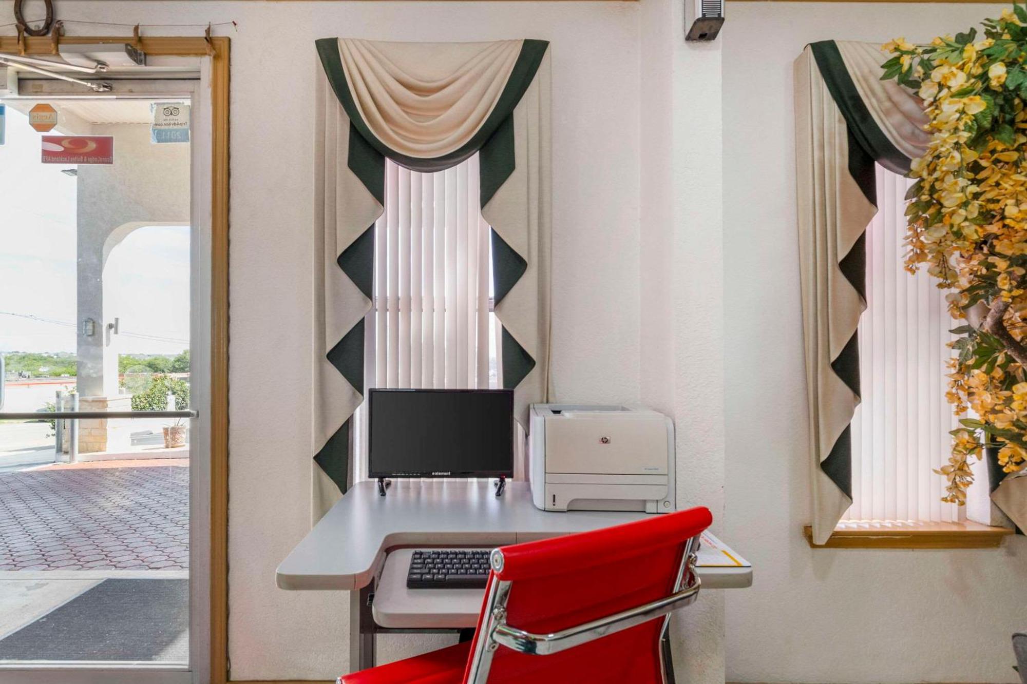 Econo & Near Lackland Afb Hotel