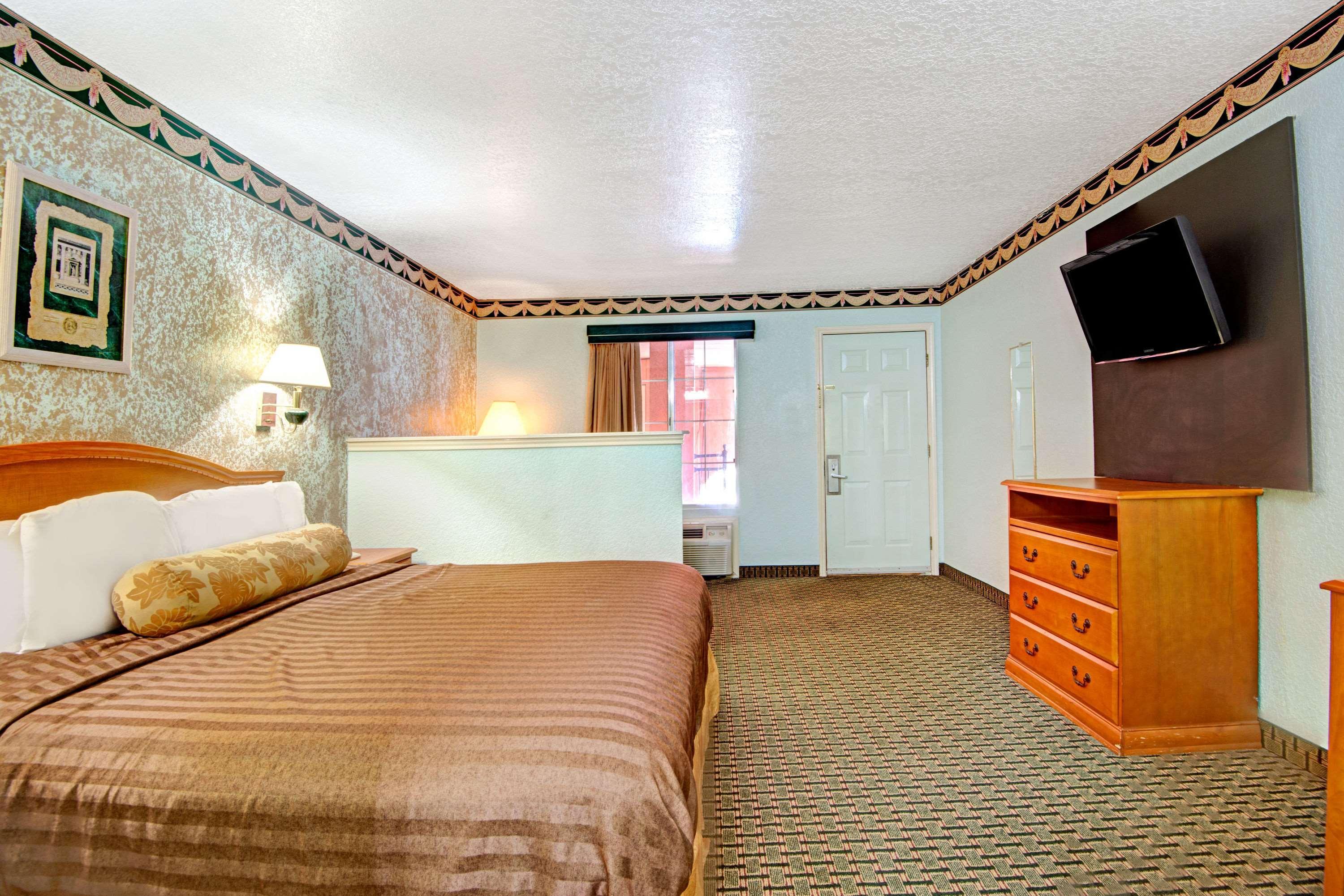 Econo & Near Lackland Afb Hotel