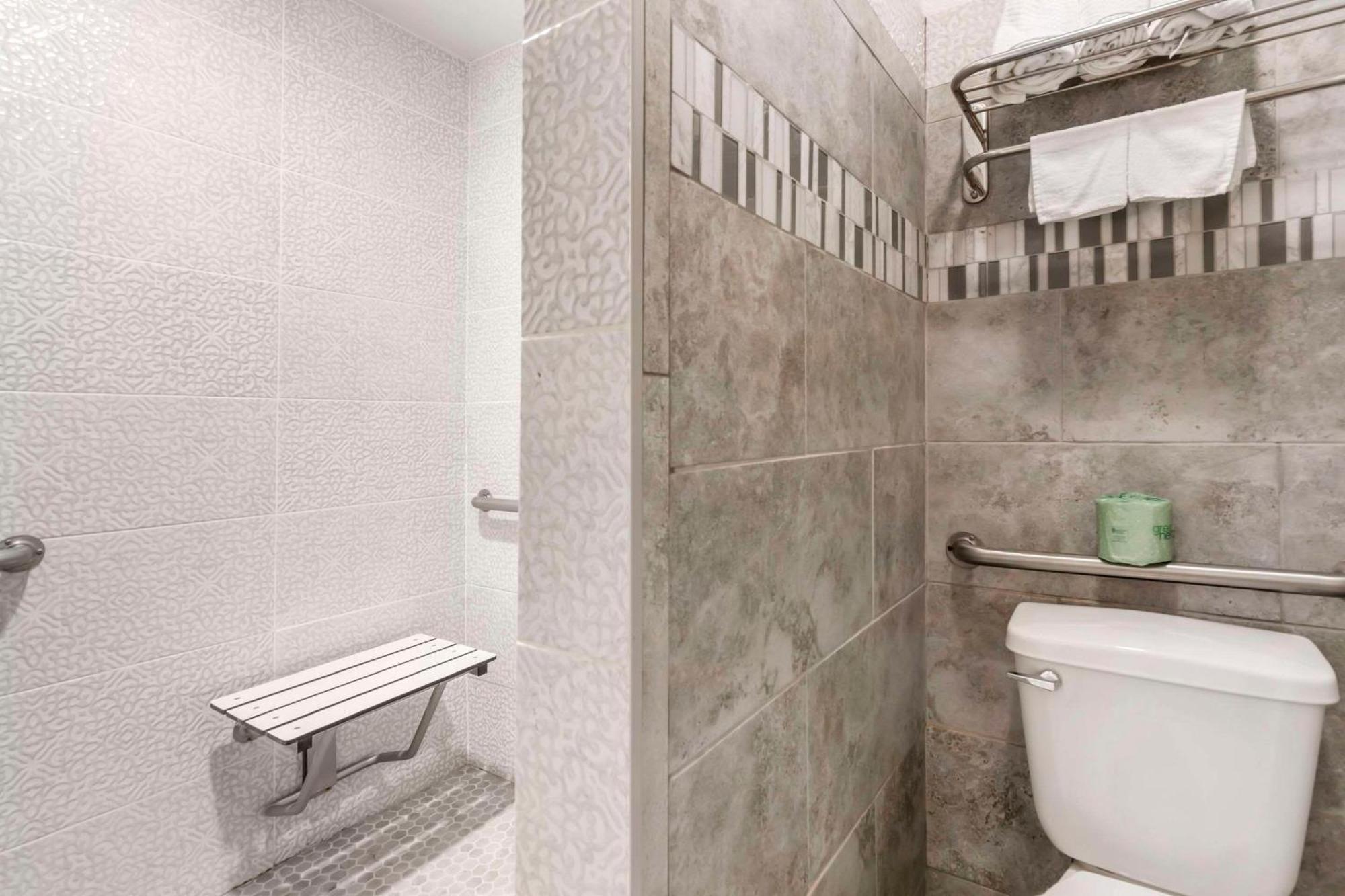 Hotel Econo & Near Lackland Afb San Antonio