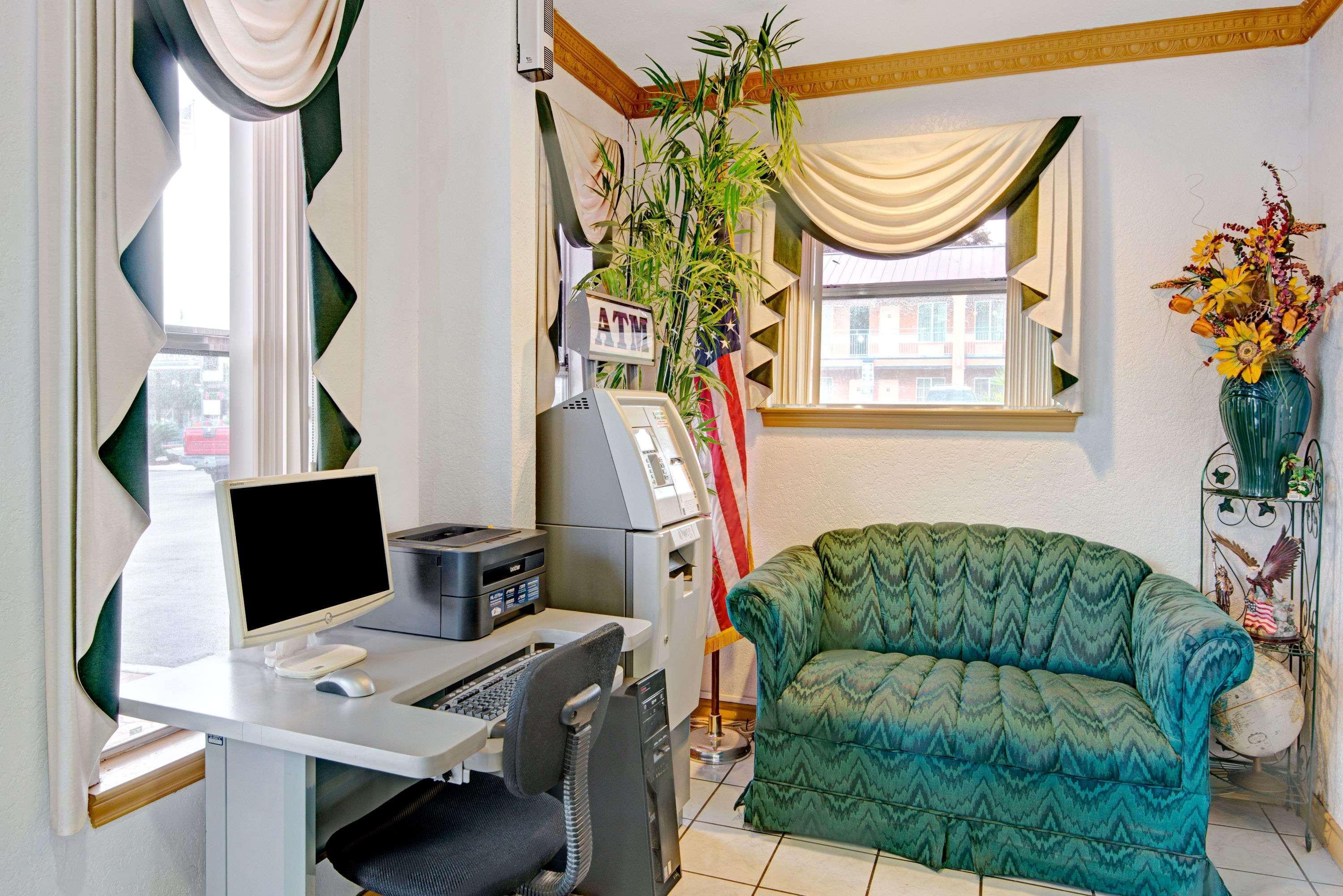 Hotel Econo & Near Lackland Afb