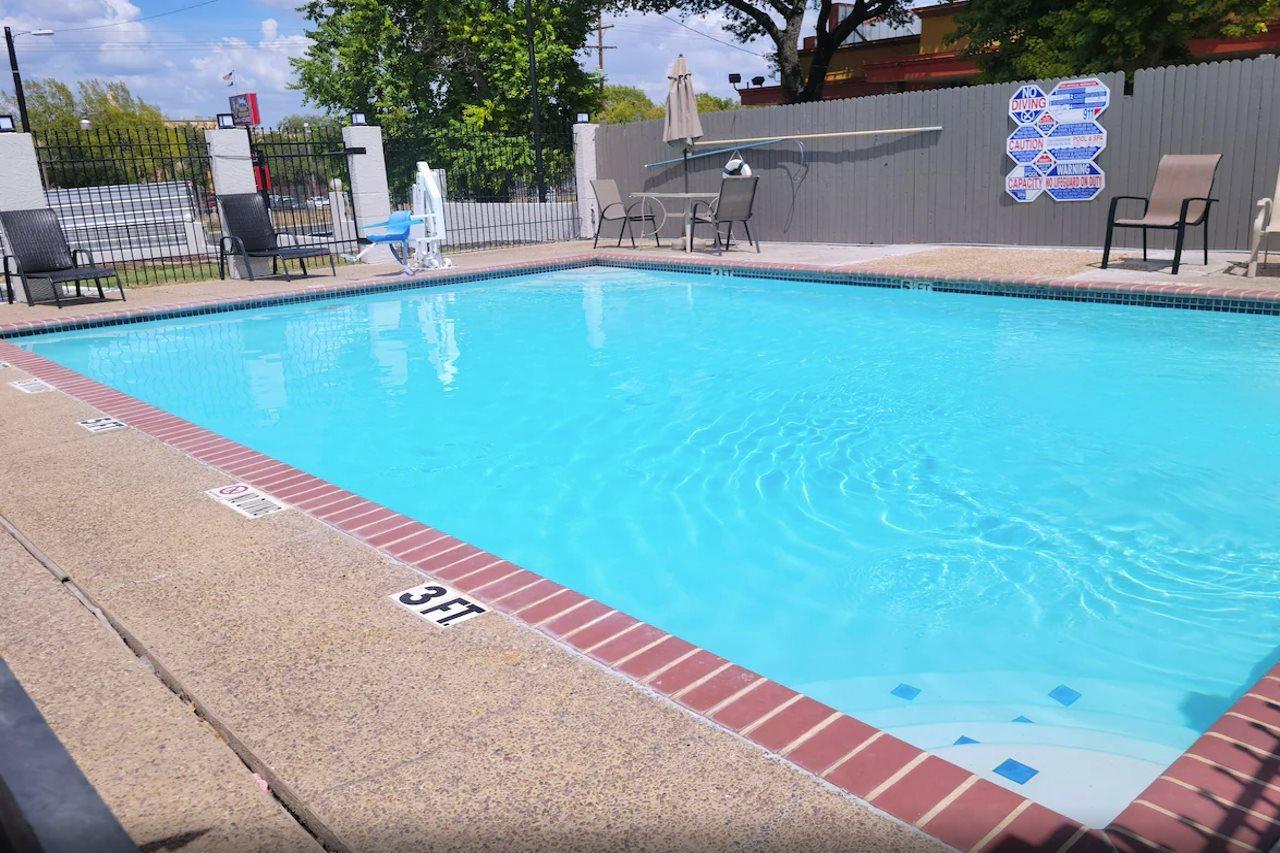 Econo & Near Lackland Afb Hotel 2*