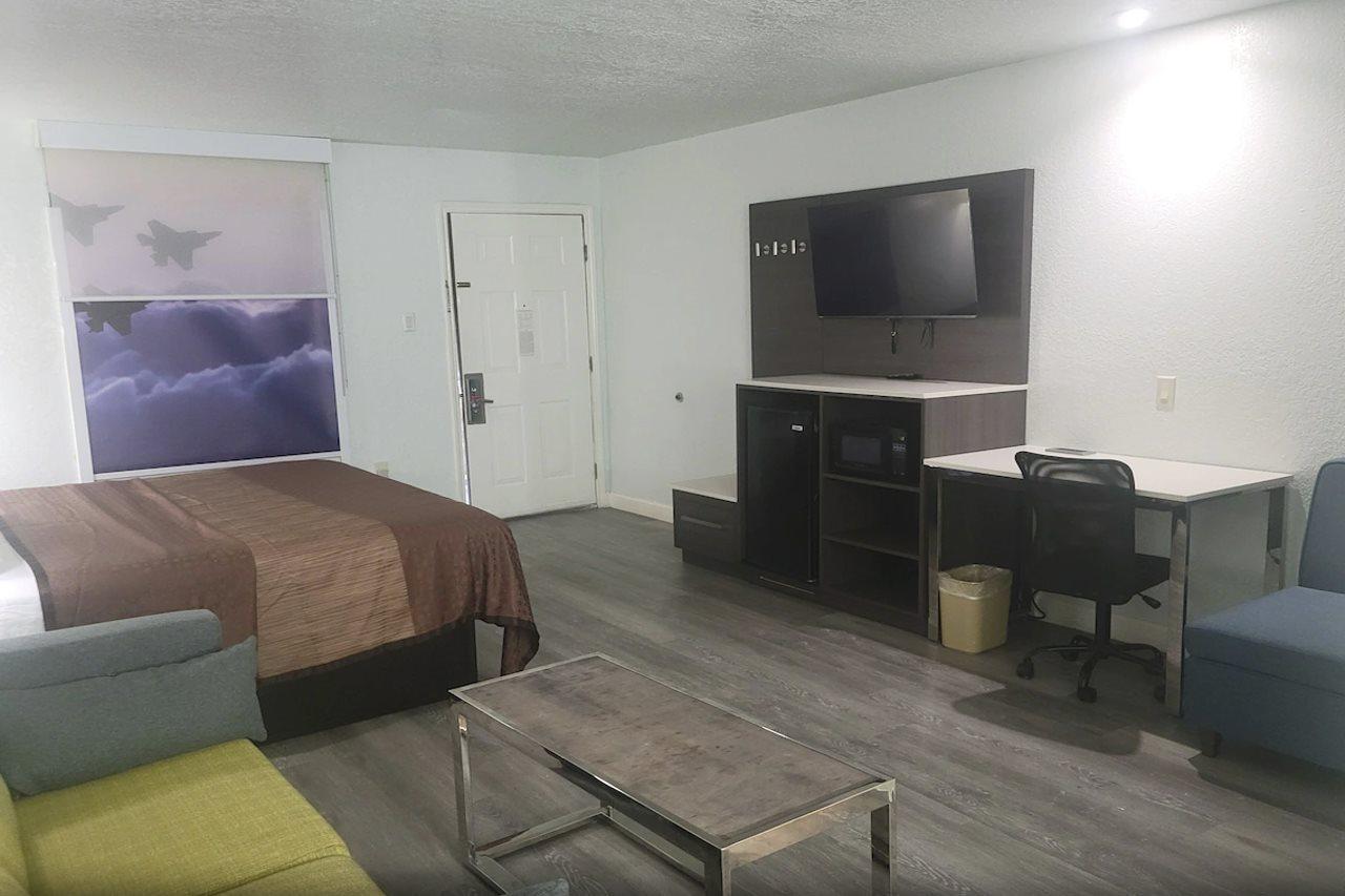 Econo & Near Lackland Afb