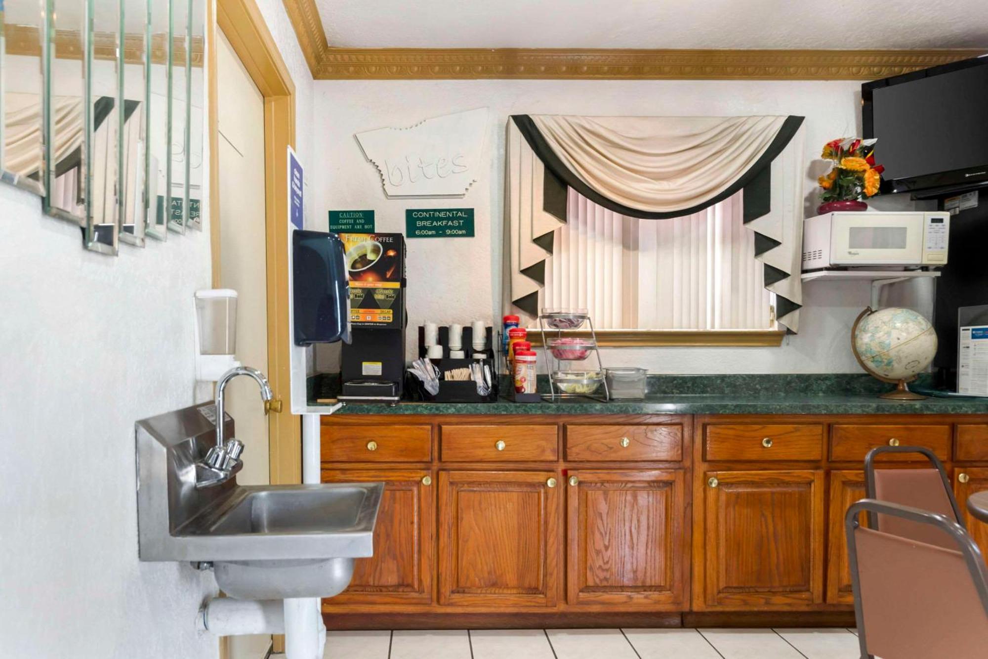 Hotel Econo & Near Lackland Afb San Antonio