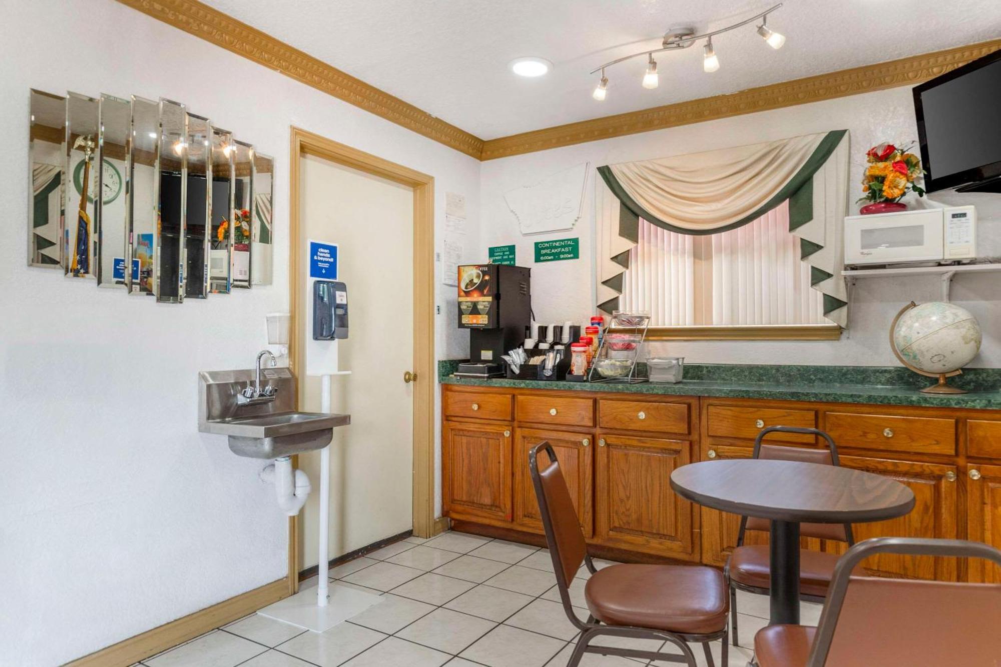 Econo & Near Lackland Afb