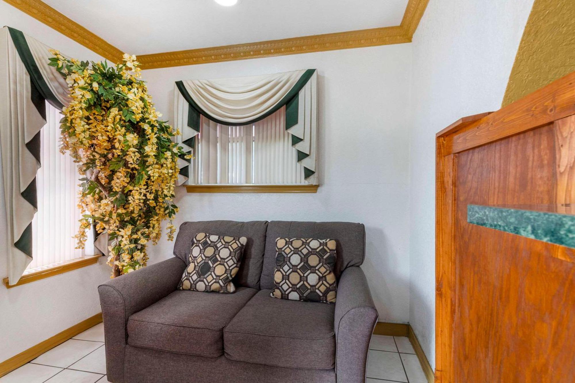 Econo & Near Lackland Afb San Antonio