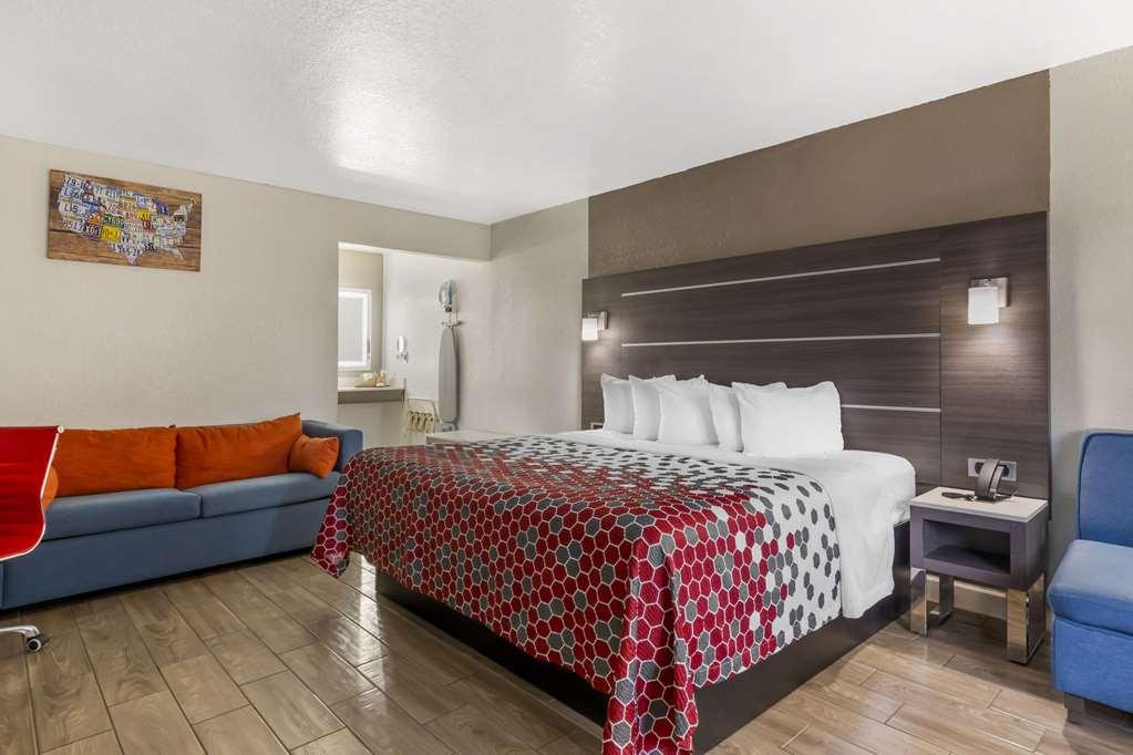 Econo & Near Lackland Afb Hotel